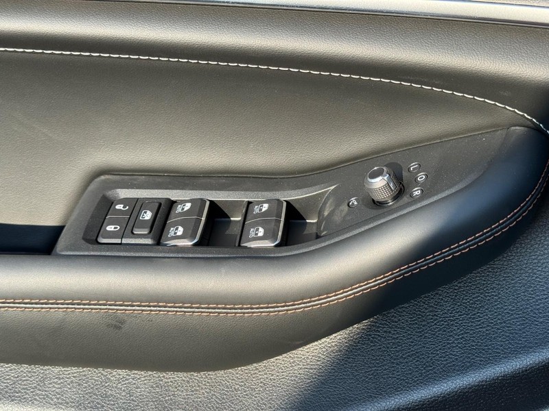 Jeep Grand Cherokee Vehicle Image 20
