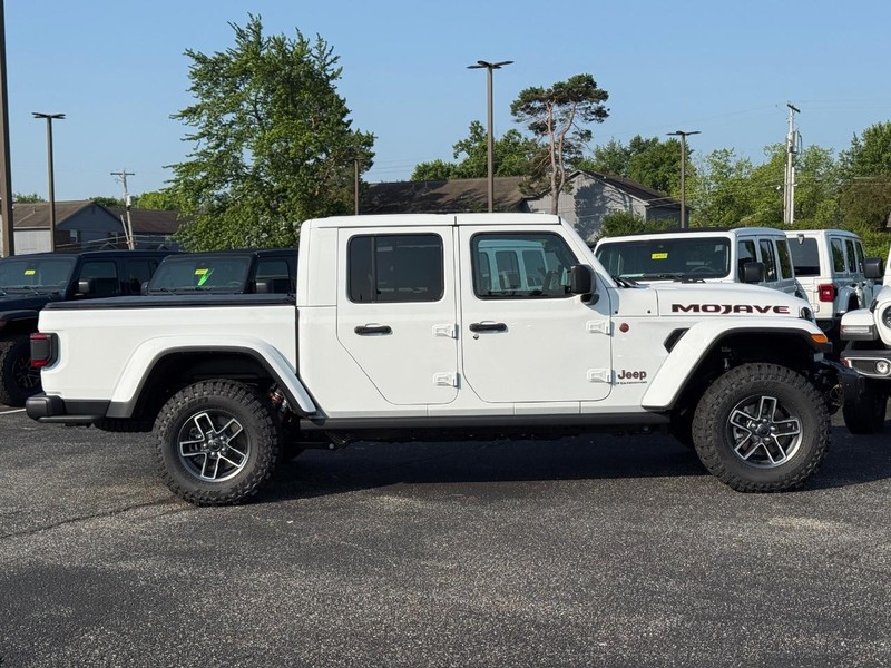 Jeep Gladiator Vehicle Image 02