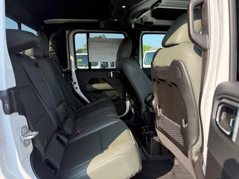 Jeep Gladiator Vehicle Image 06