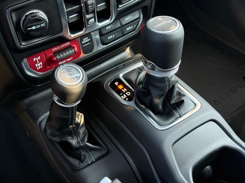 Jeep Gladiator Vehicle Image 17