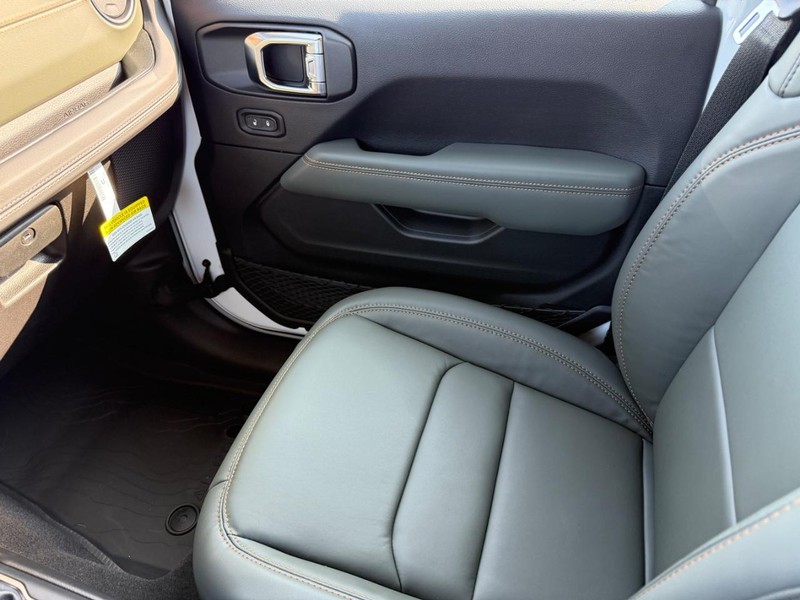 Jeep Gladiator Vehicle Image 18