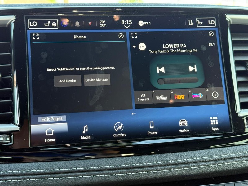 Chrysler Pacifica Vehicle Image 12