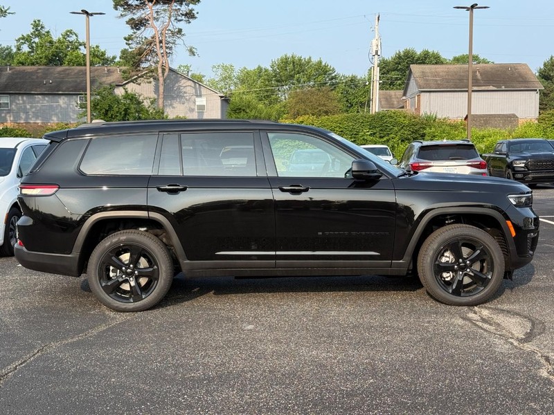 Jeep Grand Cherokee L Vehicle Image 02