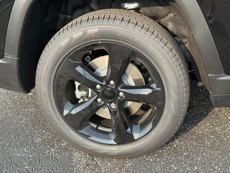 Jeep Grand Cherokee L Vehicle Image 04