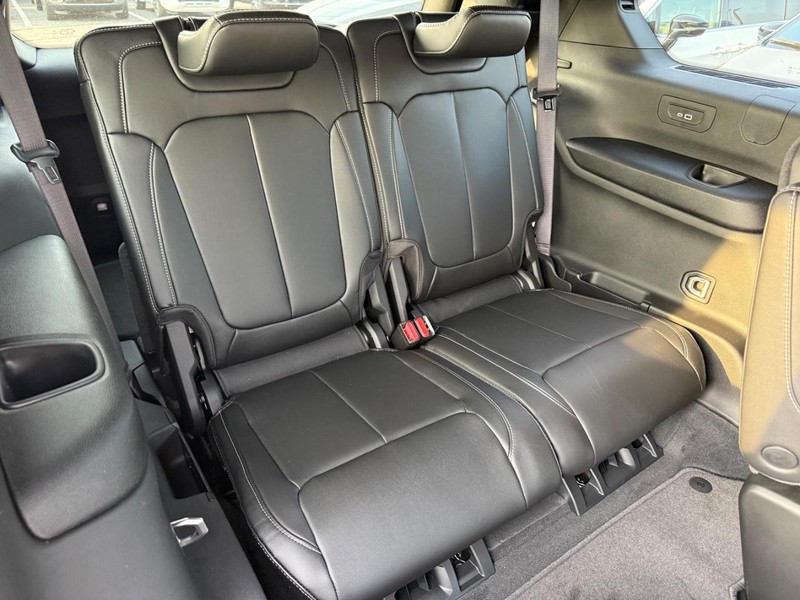 Jeep Grand Cherokee L Vehicle Image 05