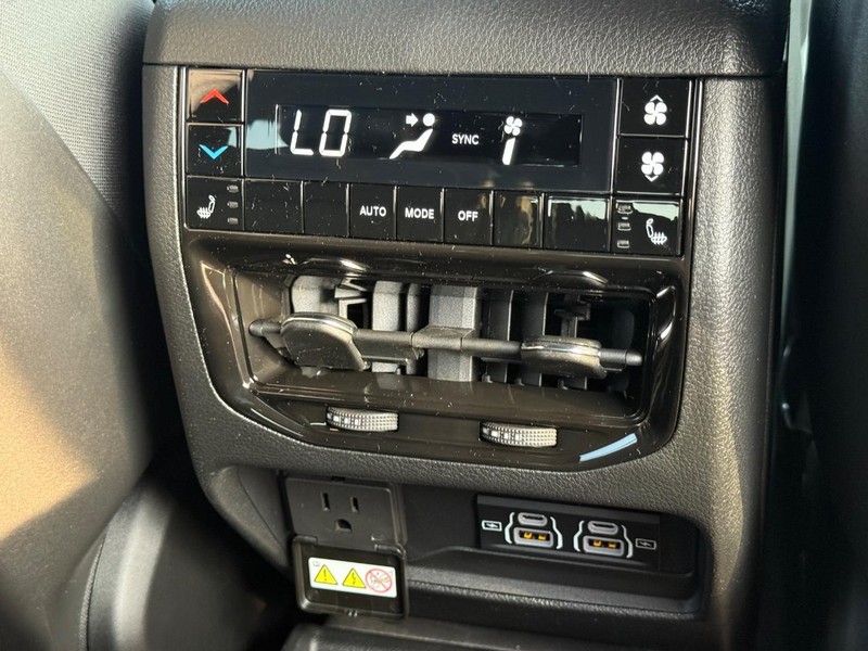 Jeep Grand Cherokee L Vehicle Image 07