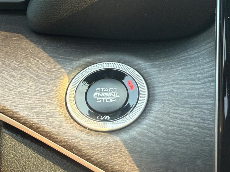Jeep Grand Cherokee L Vehicle Image 12