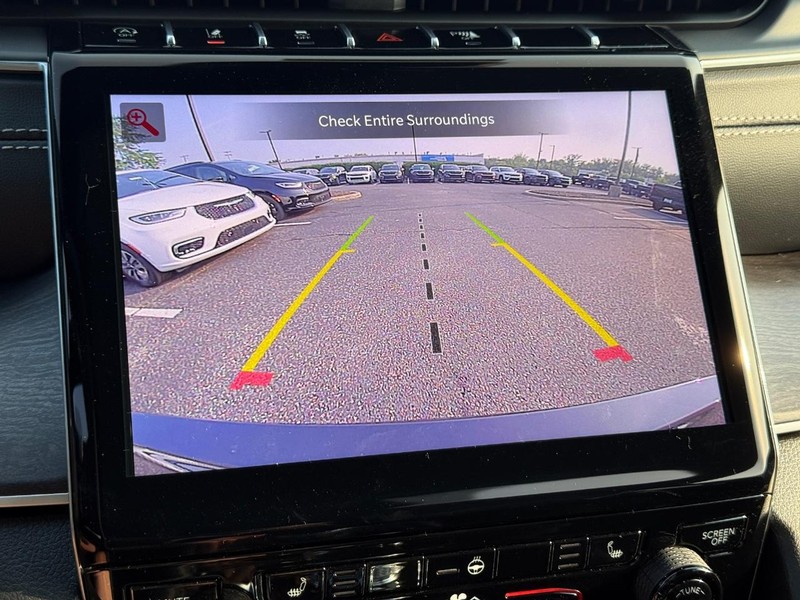 Jeep Grand Cherokee L Vehicle Image 15