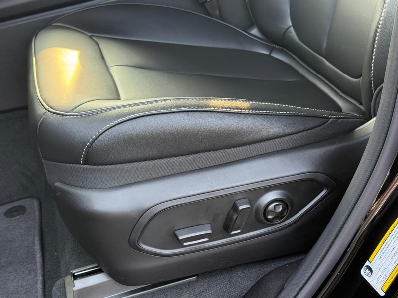 Jeep Grand Cherokee L Vehicle Image 20