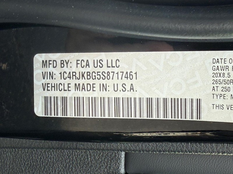 Jeep Grand Cherokee L Vehicle Image 21