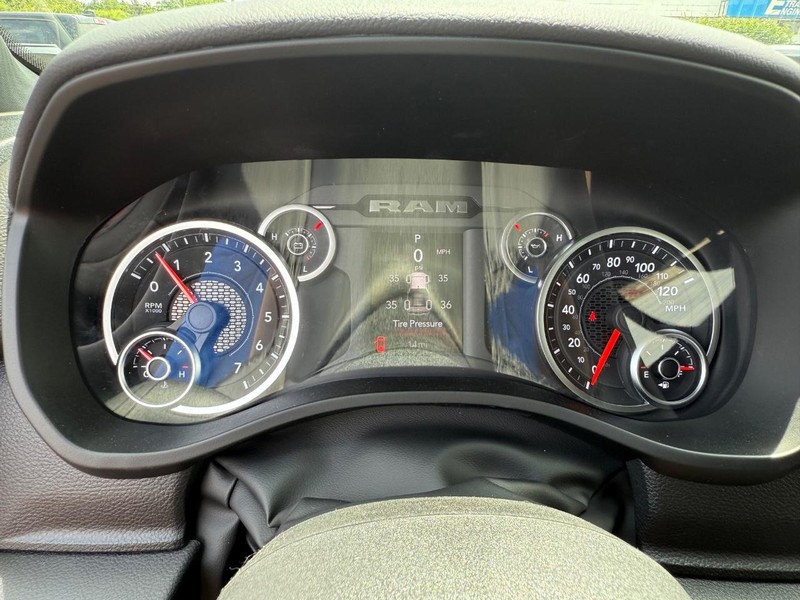 Ram 1500 Vehicle Image 16