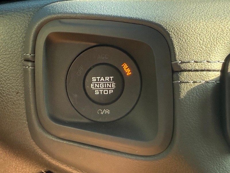 Jeep Gladiator Vehicle Image 12