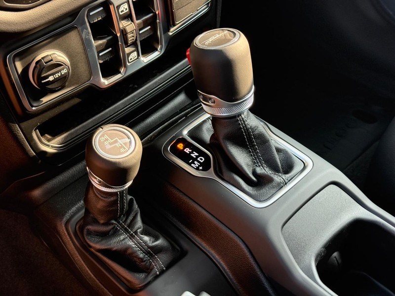 Jeep Gladiator Vehicle Image 17
