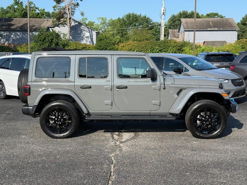 Jeep Wrangler 4xe Vehicle Image 02