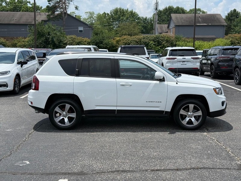 Jeep Compass Vehicle Image 02