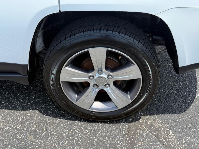 Jeep Compass Vehicle Image 06