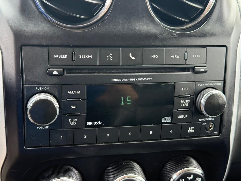 Jeep Compass Vehicle Image 16