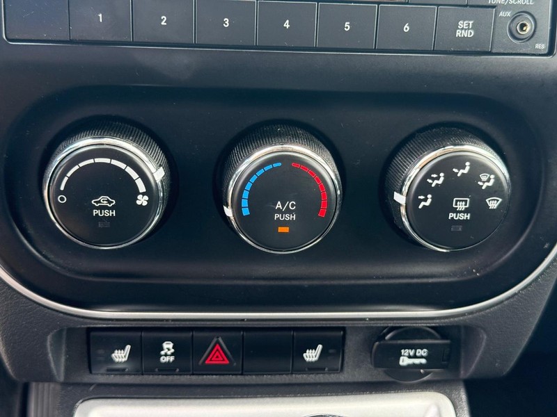 Jeep Compass Vehicle Image 17