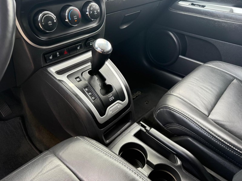 Jeep Compass Vehicle Image 19