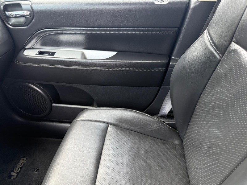 Jeep Compass Vehicle Image 20