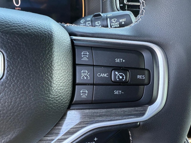 Jeep Wagoneer Vehicle Image 17