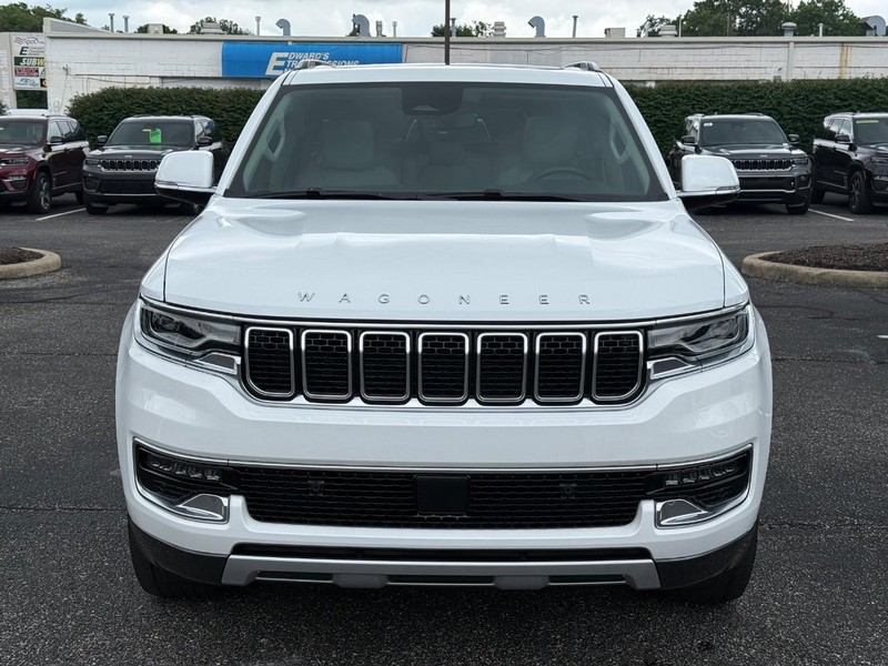 Jeep Wagoneer Vehicle Image 10