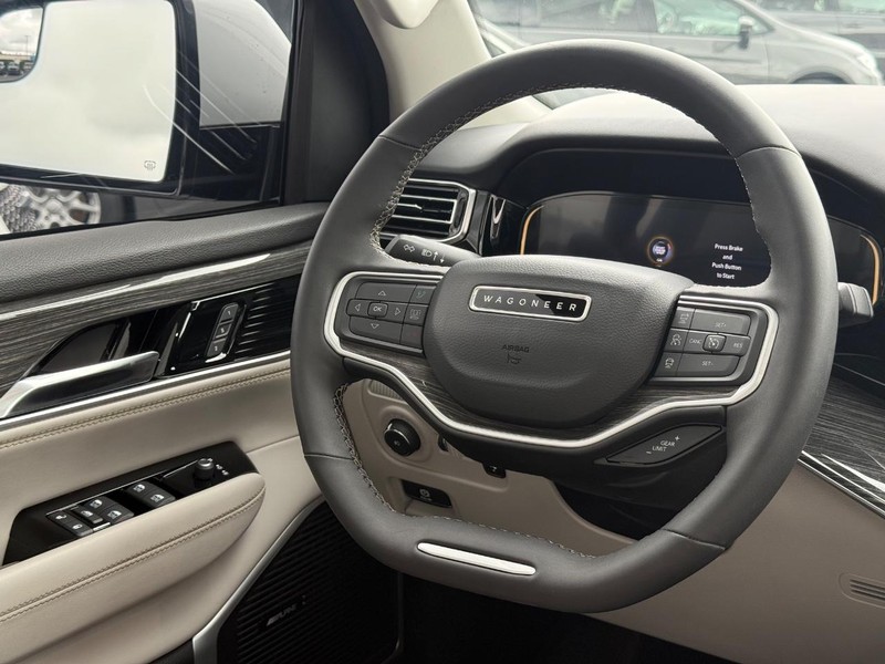 Jeep Wagoneer Vehicle Image 15