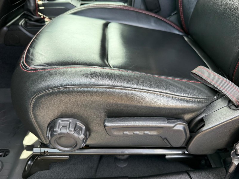 Jeep Wrangler Vehicle Image 25