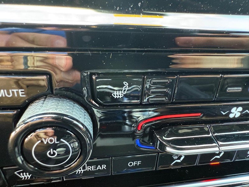 Jeep Grand Cherokee L Vehicle Image 12