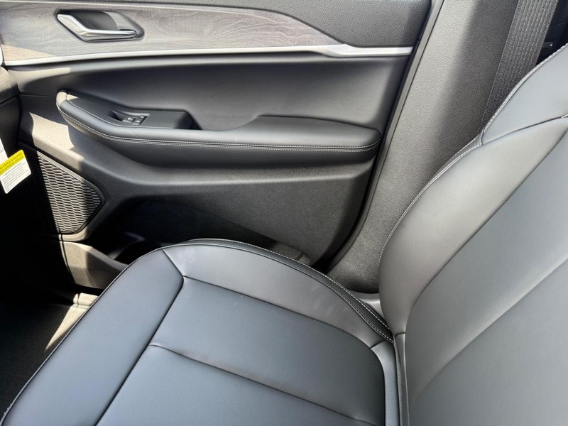 Jeep Grand Cherokee L Vehicle Image 17
