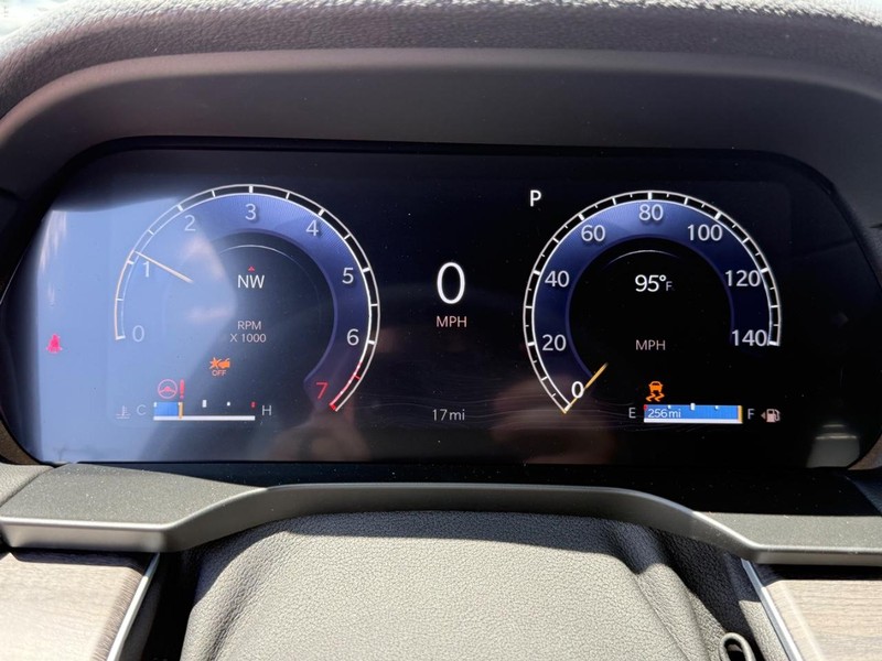 Jeep Grand Cherokee L Vehicle Image 18