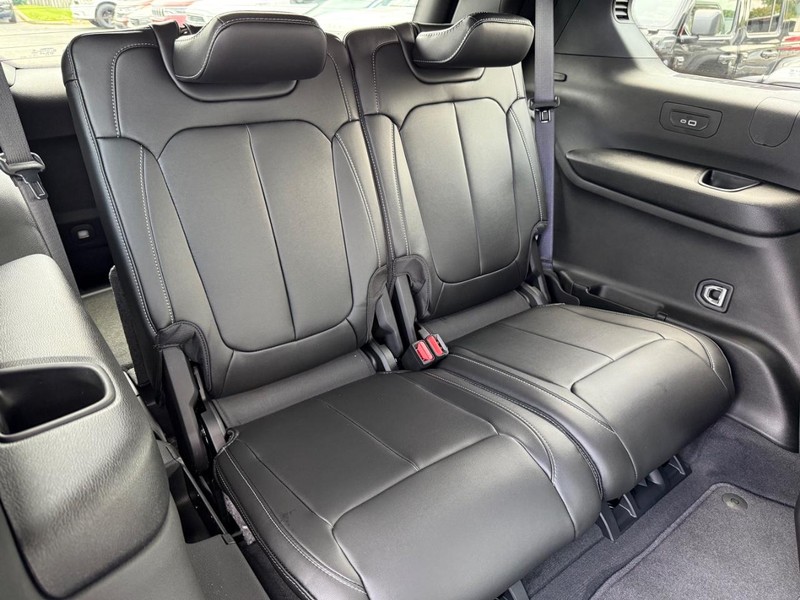 Jeep Grand Cherokee L Vehicle Image 04