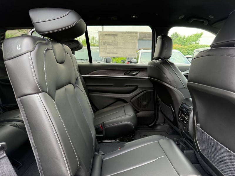 Jeep Grand Cherokee L Vehicle Image 05