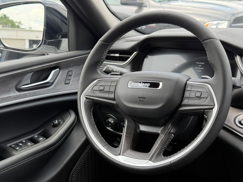 Jeep Grand Cherokee L Vehicle Image 07