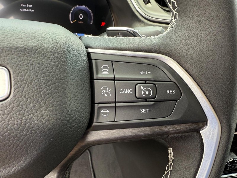 Jeep Grand Cherokee L Vehicle Image 09