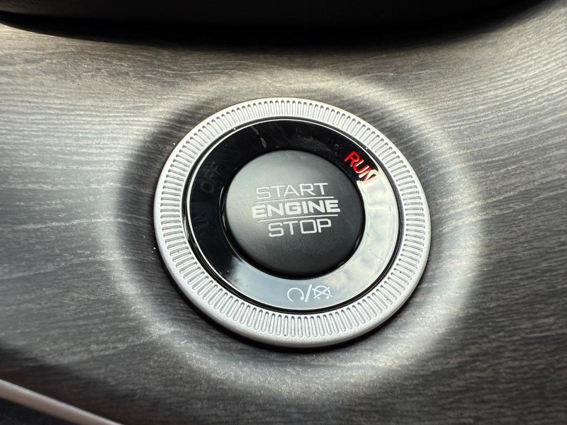 Jeep Grand Cherokee L Vehicle Image 10