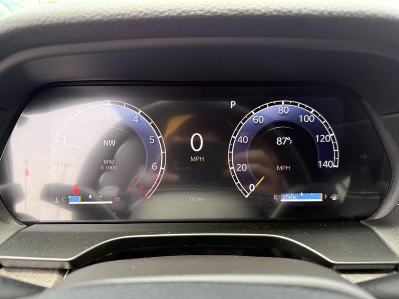 Jeep Grand Cherokee L Vehicle Image 17