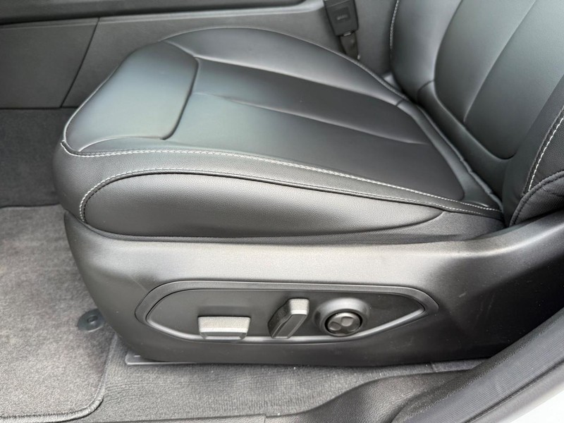 Jeep Grand Cherokee L Vehicle Image 20