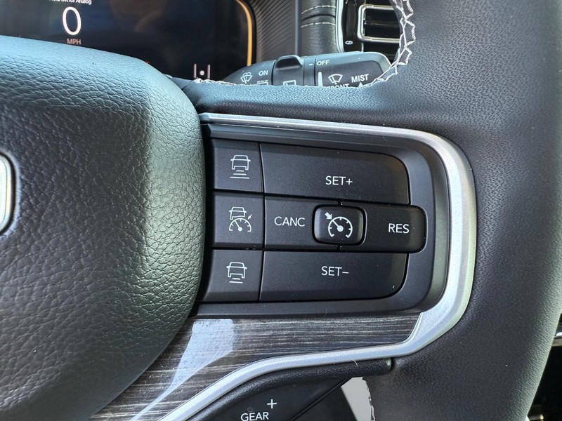 Jeep Wagoneer Vehicle Image 17
