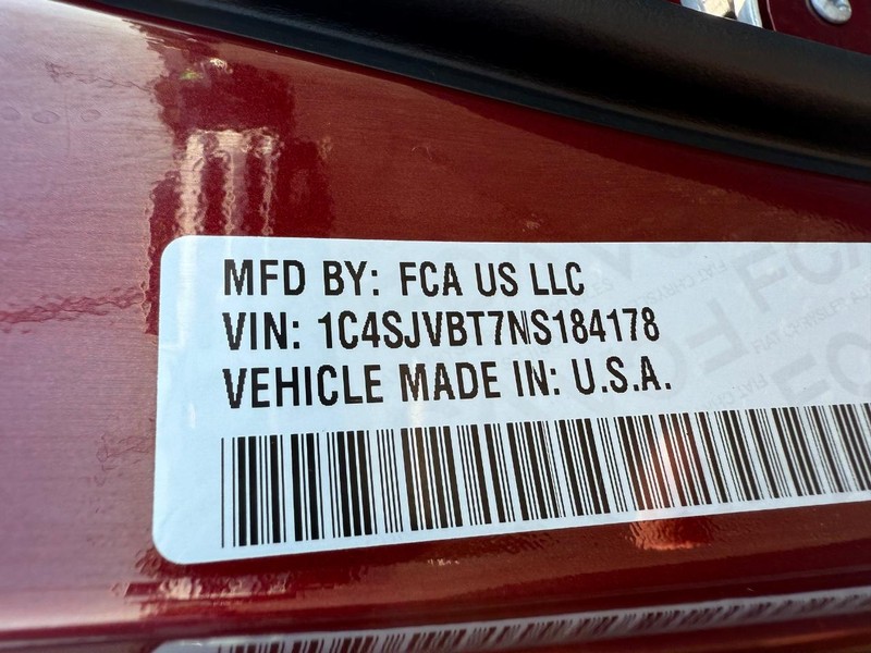 Jeep Wagoneer Vehicle Image 29