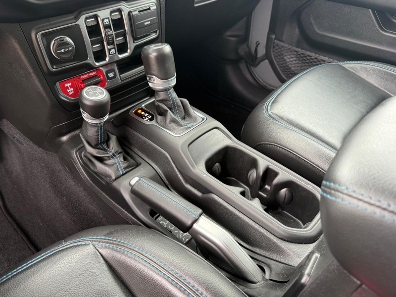 Jeep Wrangler 4xe Vehicle Image 21
