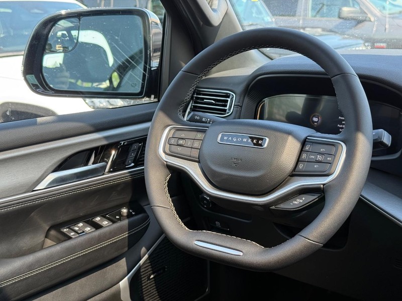 Jeep Wagoneer L Vehicle Image 08