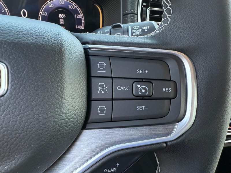 Jeep Wagoneer L Vehicle Image 10
