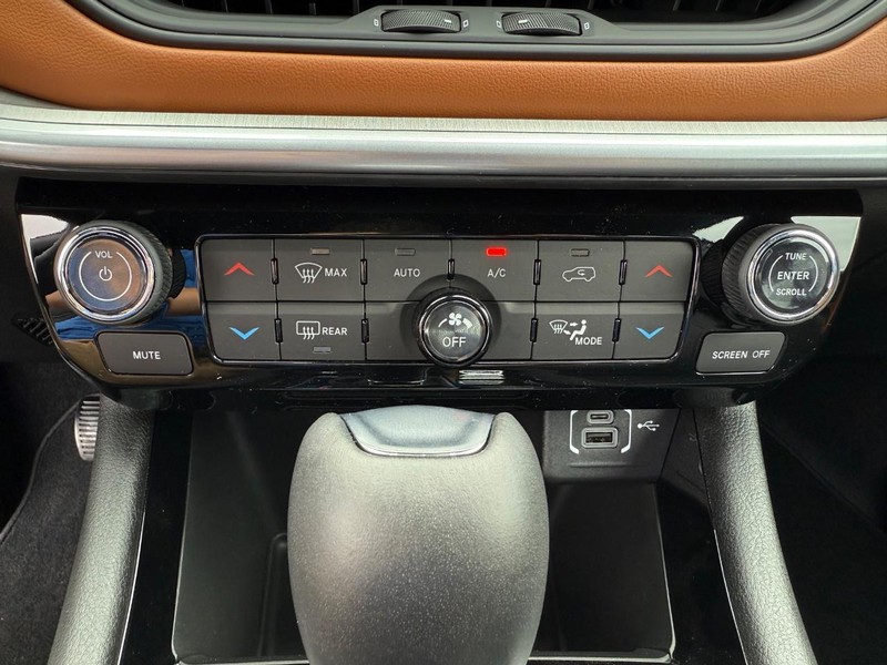 Jeep Compass Vehicle Image 12