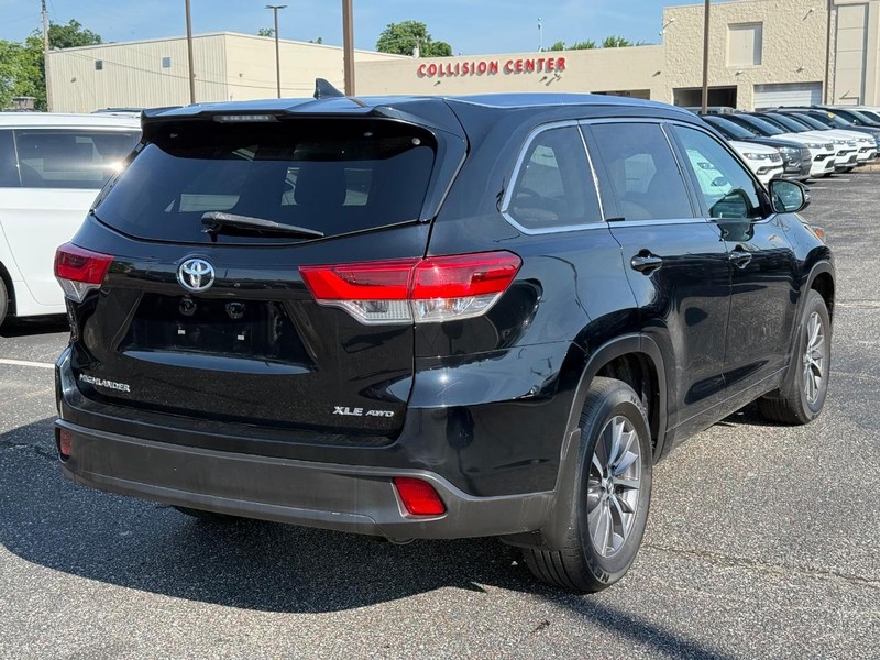 Toyota Highlander Vehicle Image 03