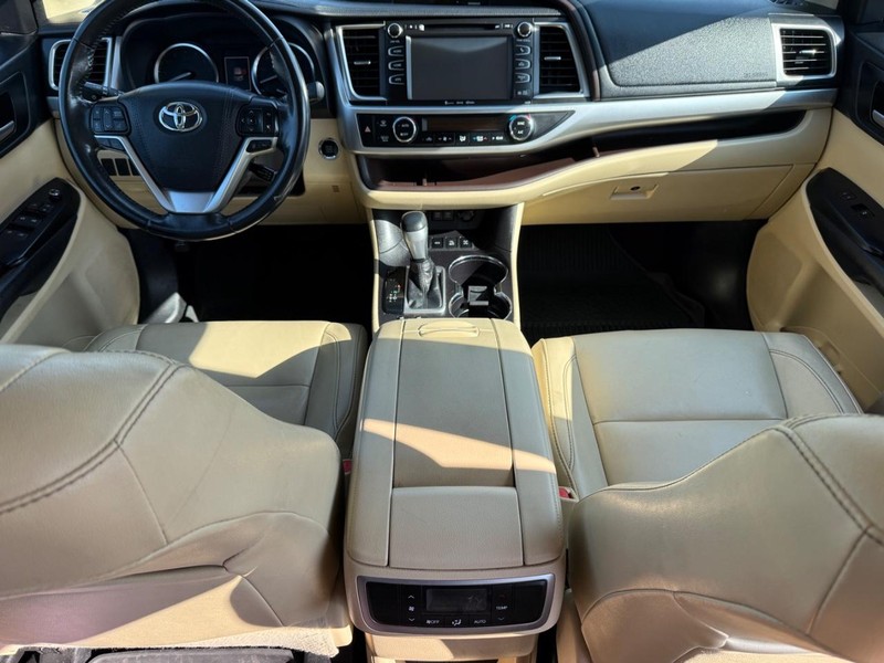 Toyota Highlander Vehicle Image 13