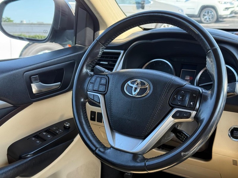 Toyota Highlander Vehicle Image 14