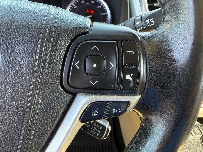 Toyota Highlander Vehicle Image 16