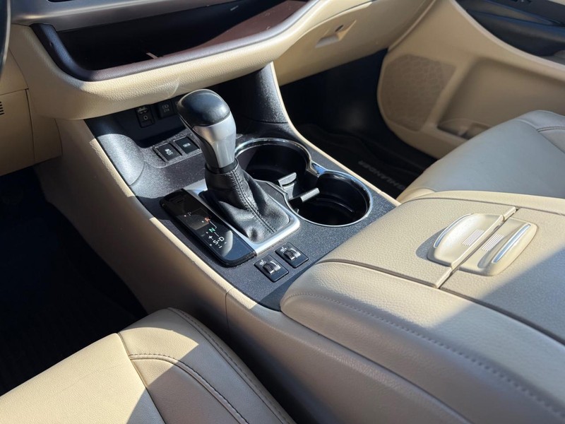 Toyota Highlander Vehicle Image 22