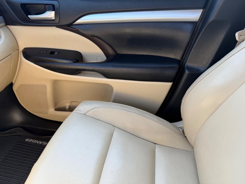 Toyota Highlander Vehicle Image 23